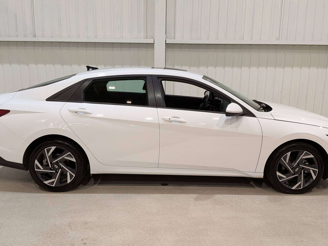 2025 Hyundai Elantra Preferred IVT w/Tech Pkg White Val-David - photo #7