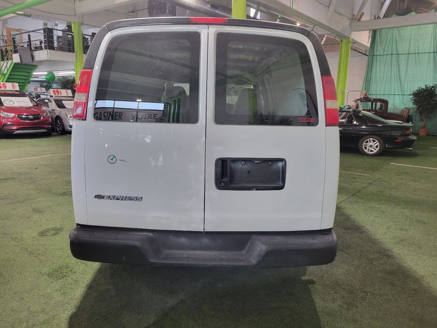 2007 Chevrolet Express Cargo Van 2007 White