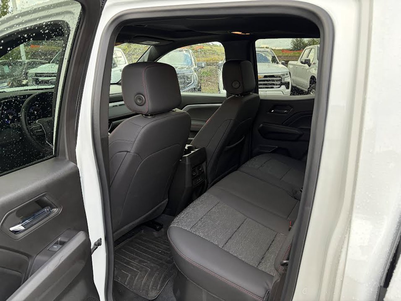 2024 Chevrolet Colorado 4WD Crew Cab Z71 White Sherwood Park - photo #6