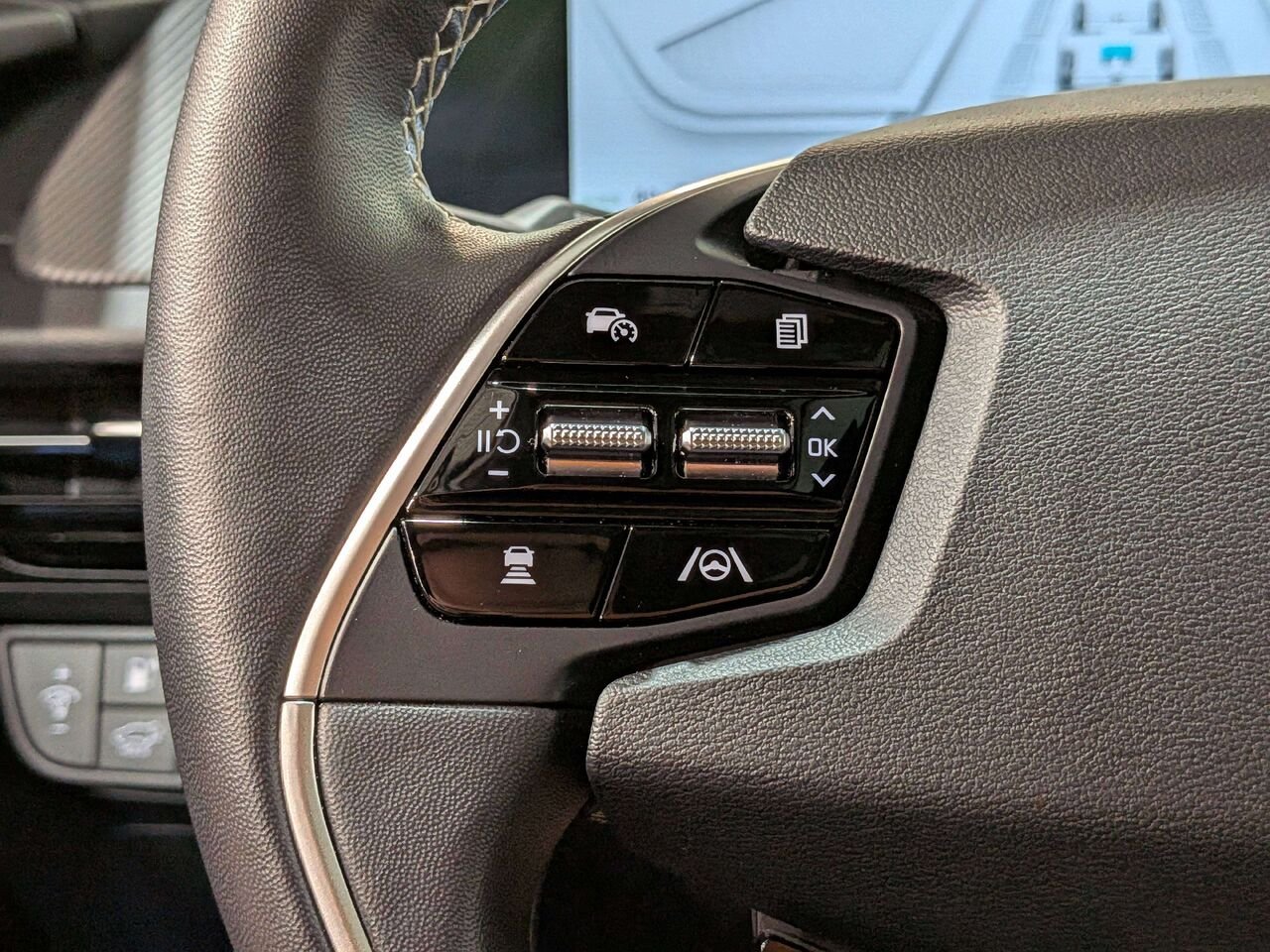 2024 Kia EV6 Land w/GT-Line Pkg 1 AWD White Val-David - photo #16