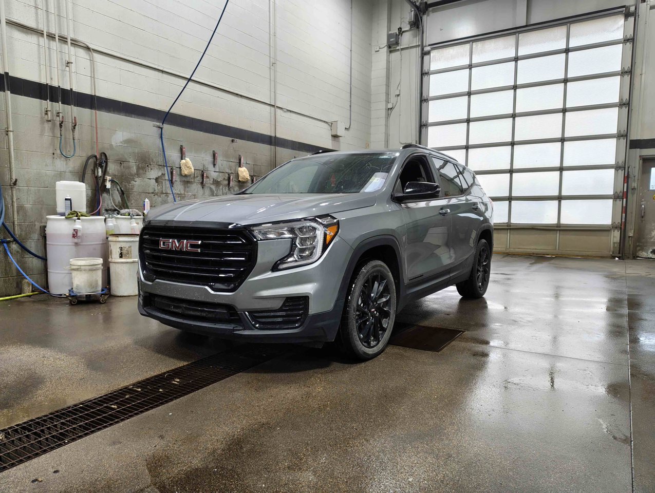 2024 GMC Terrain AWD 4dr SLE Grey Sherwood Park - photo #3