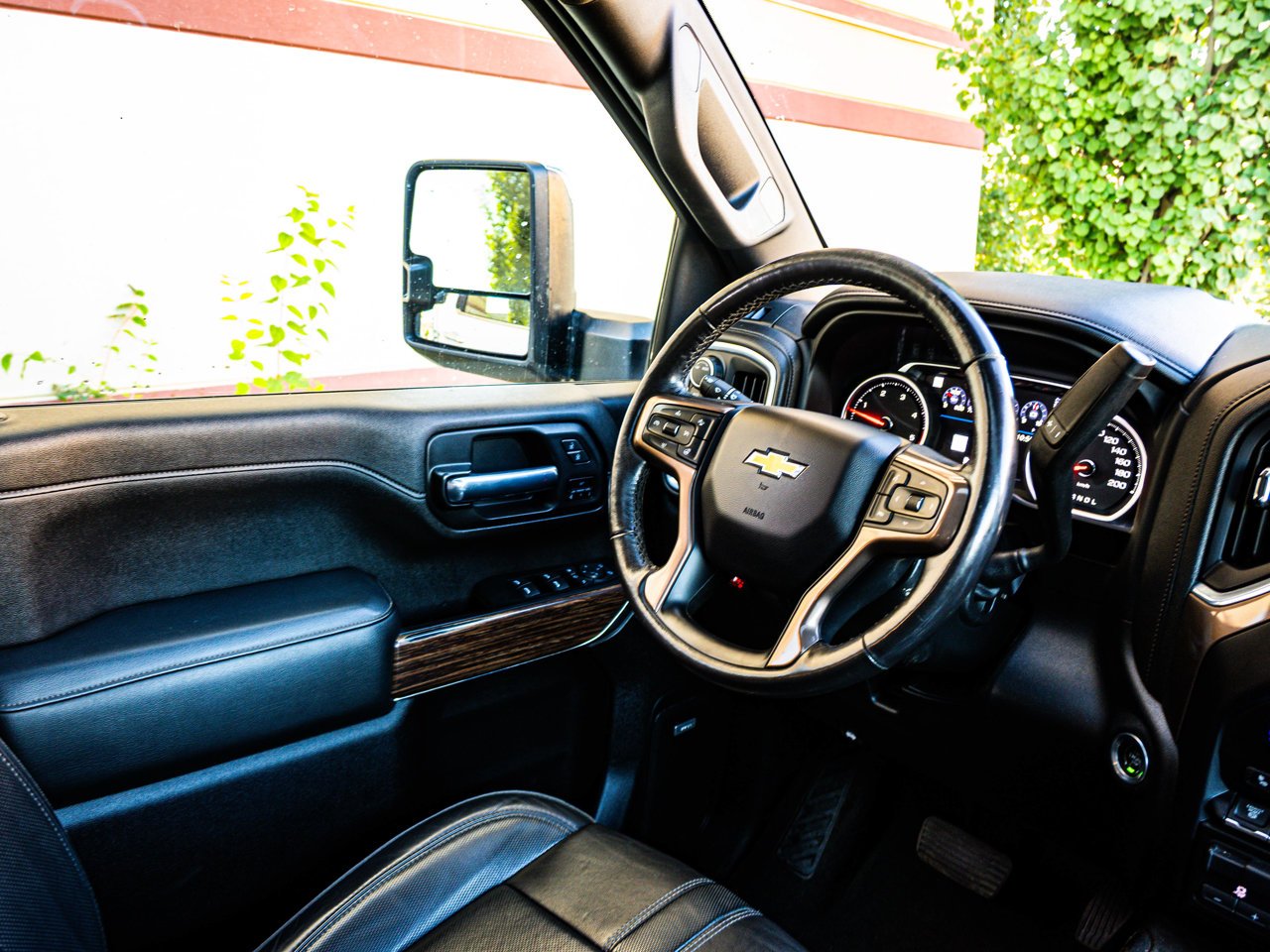 2023 Chevrolet Silverado 3500HD 4WD Crew Cab 159 High Country White Sherwood Park - photo #34