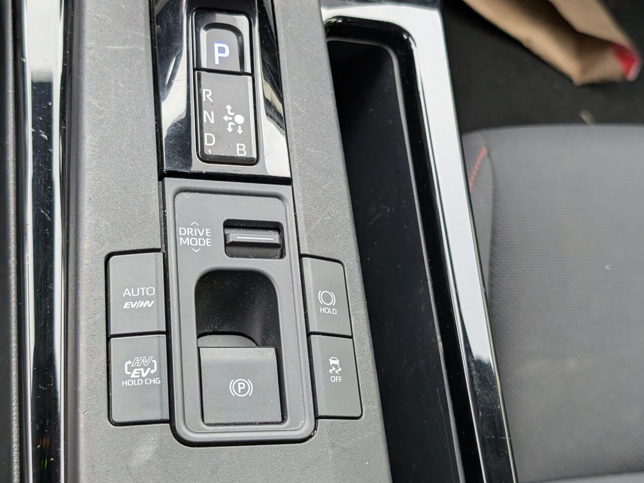 Toyota Prius Prime SE/SIÈGES CHAUFFANTS/VOLANT CHAUFFANT/AC/BLUETOOTH/CAMERA DE RECUL 2023 Blanc Sherbrooke - photo #11