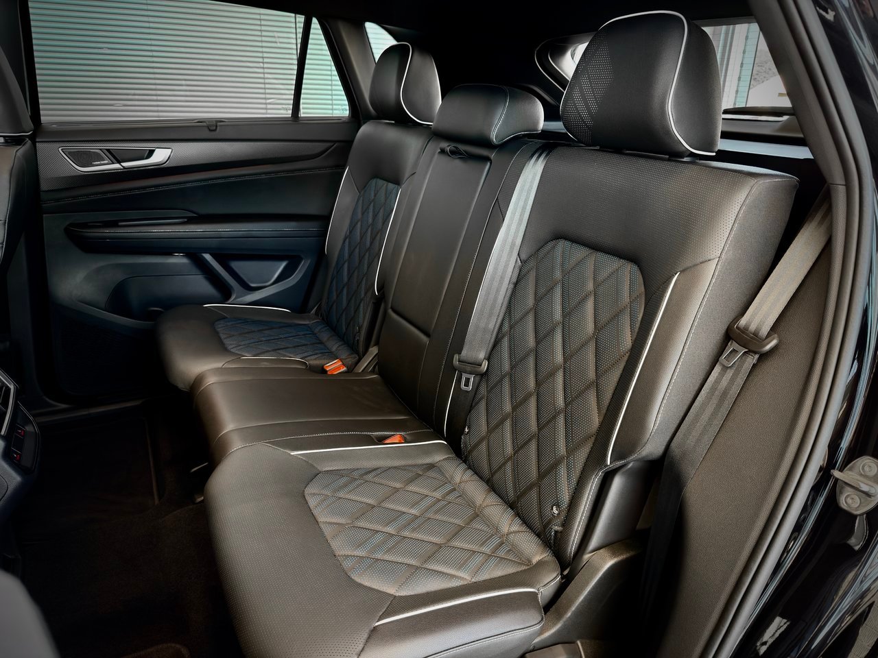 2026 Volkswagen Atlas Cross Sport Black Notre-Dame-des-Prairies - photo #19