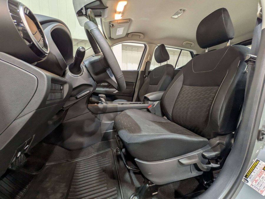 Nissan Kicks SV FWD 2024 Gris