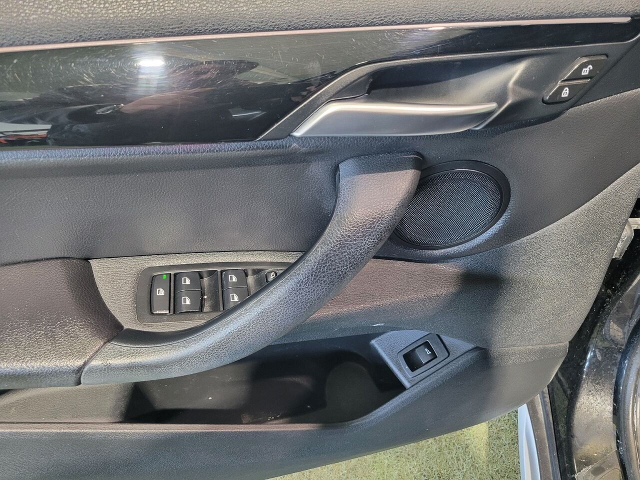 2018 BMW X1 Black  - photo #9