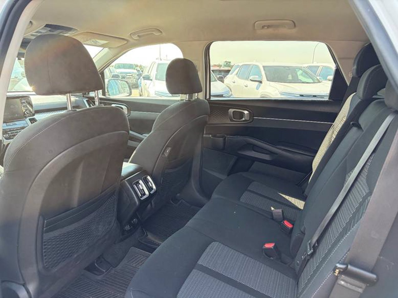 2022 Kia Sorento LX+ AWD White Sherwood Park - photo #5
