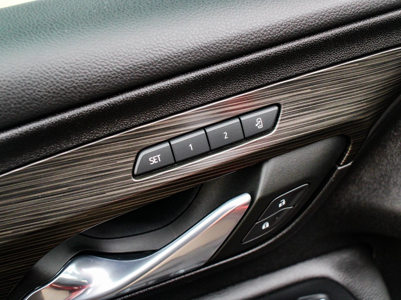 2023 GMC Terrain AWD 4dr SLT Red Sherwood Park - photo #15