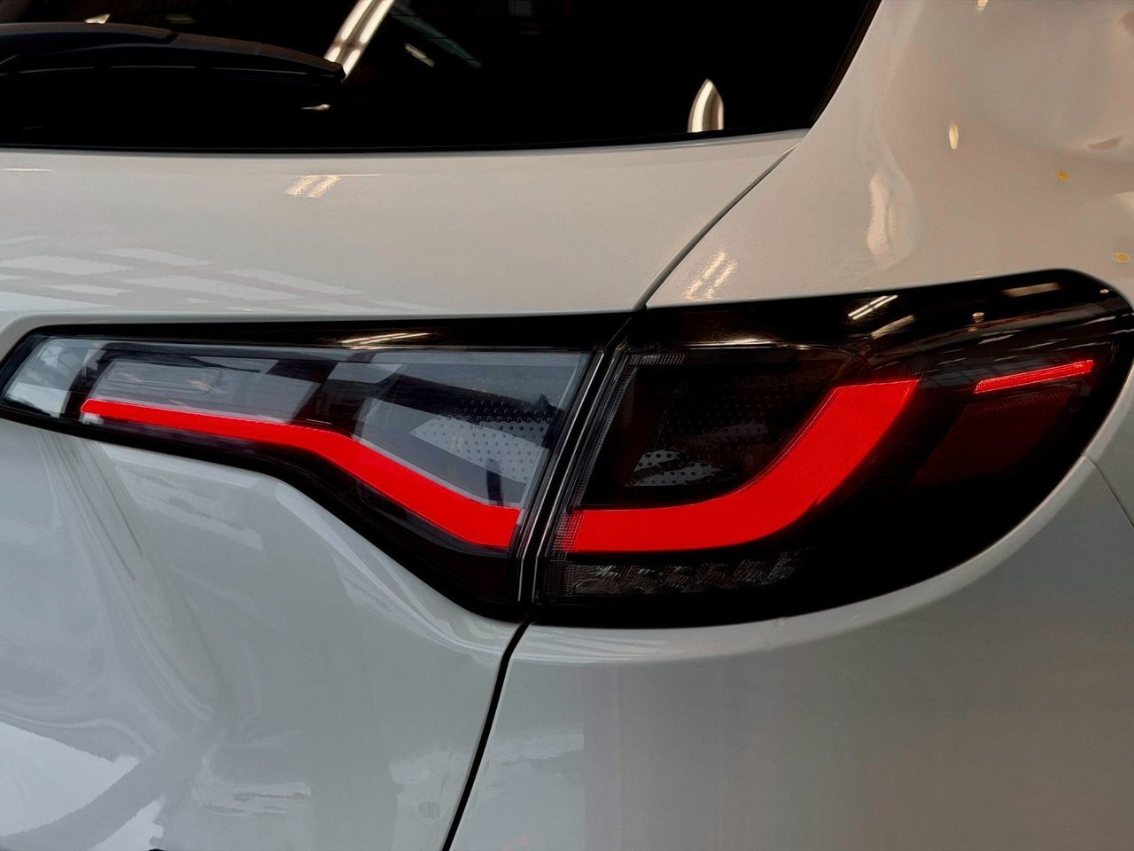 2023 Honda HR-V White Notre-Dame-des-Prairies - photo #7