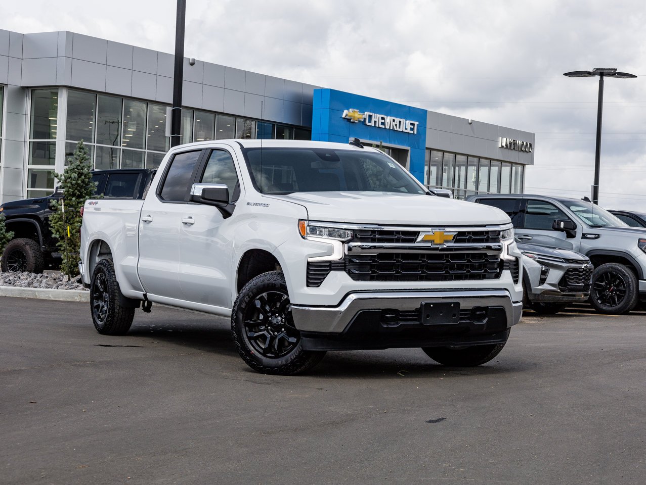 2026 Chevrolet Silverado 1500 4WD Crew Cab 147 LT White Sherwood Park - photo #1