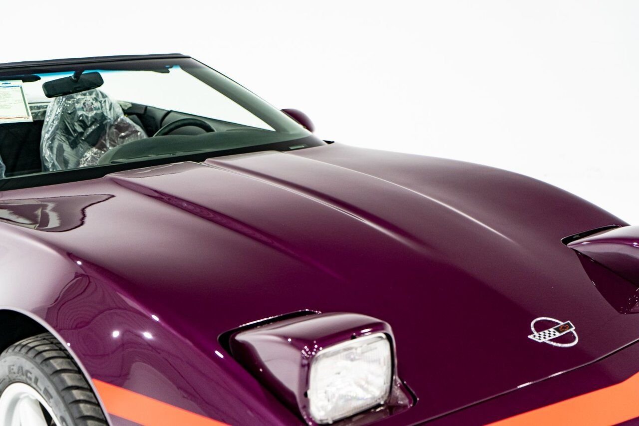 1995 Chevrolet Corvette *PRIX EN USD* RPO Z4Z PACE CAR PRESENTED IN DELIVERY PACKAGING WITH ONLY 192MILES (307KM) FROM NEW White Montreal - photo #65