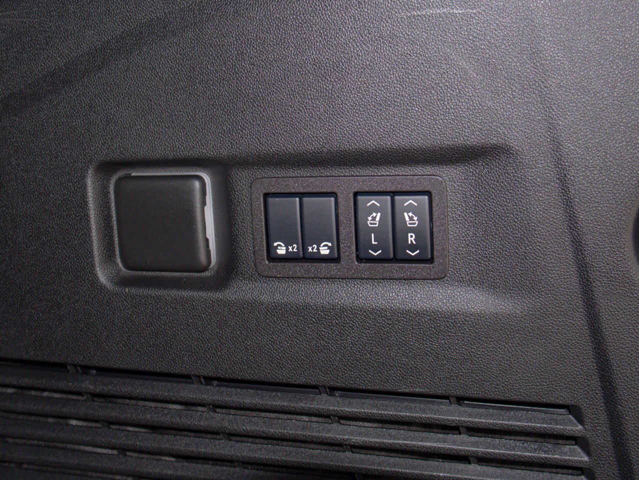 2024 GMC Yukon XL 4WD 4dr AT4 Black Sherwood Park - photo #11