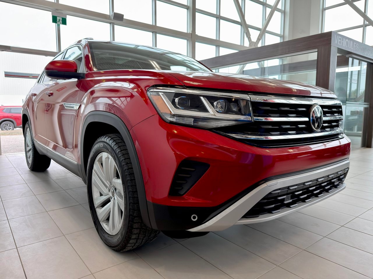 2021 Volkswagen Atlas Cross Sport Red Notre-Dame-des-Prairies - photo #6