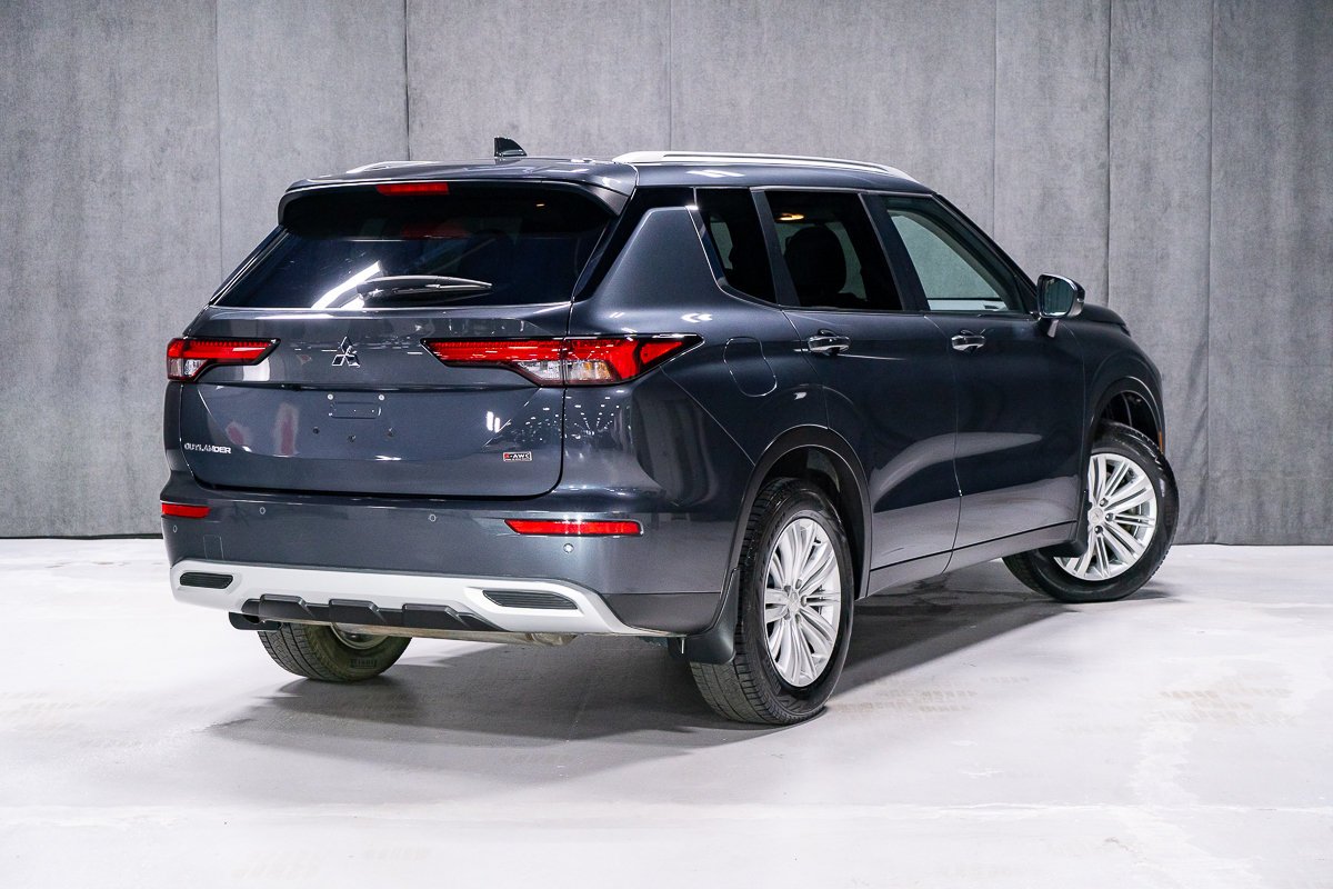 2024 Mitsubishi Outlander ES S-AWC Grey Montreal - photo #5