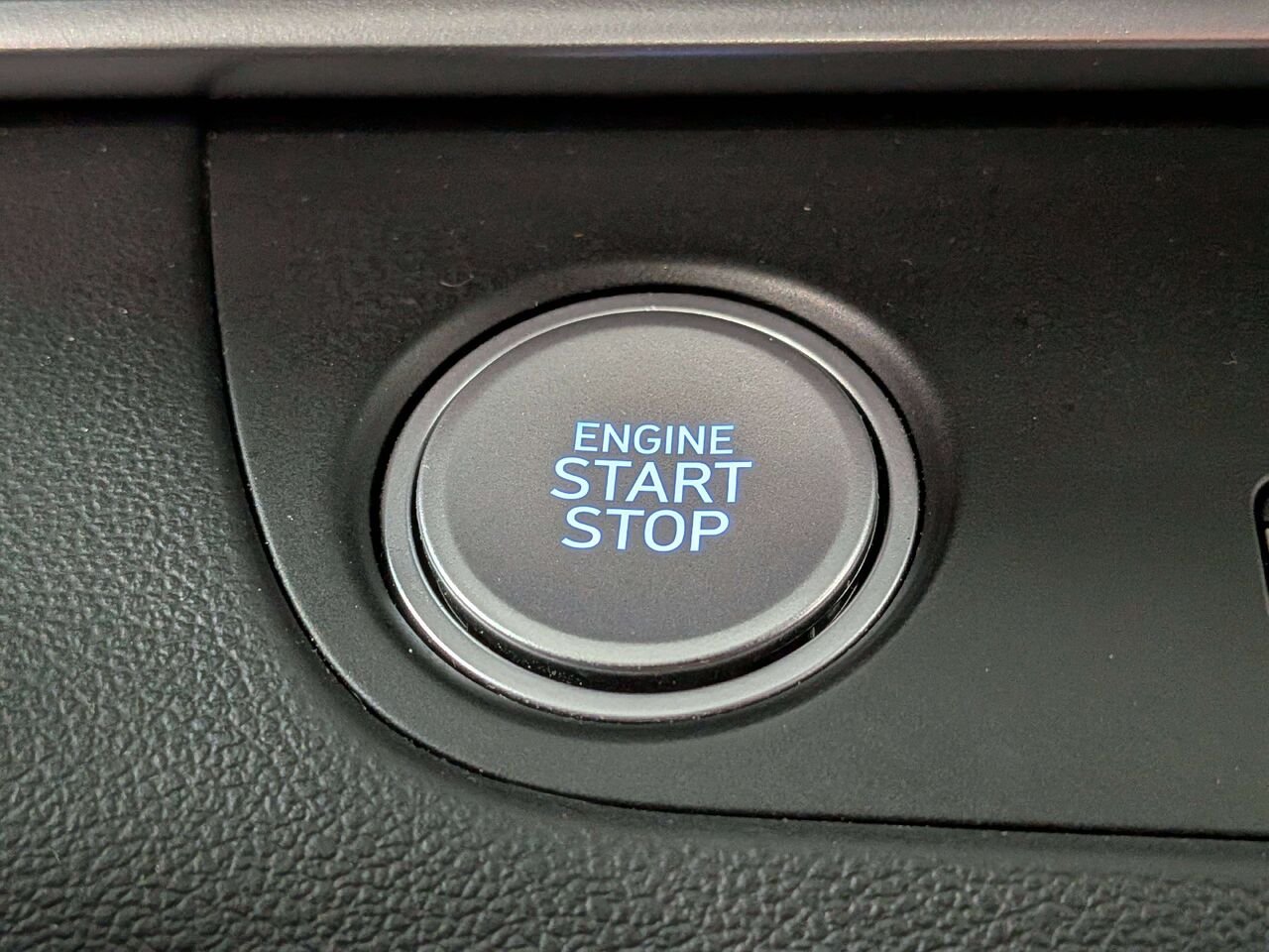 2025 Hyundai Elantra Preferred IVT w/Tech Pkg White Val-David - photo #18