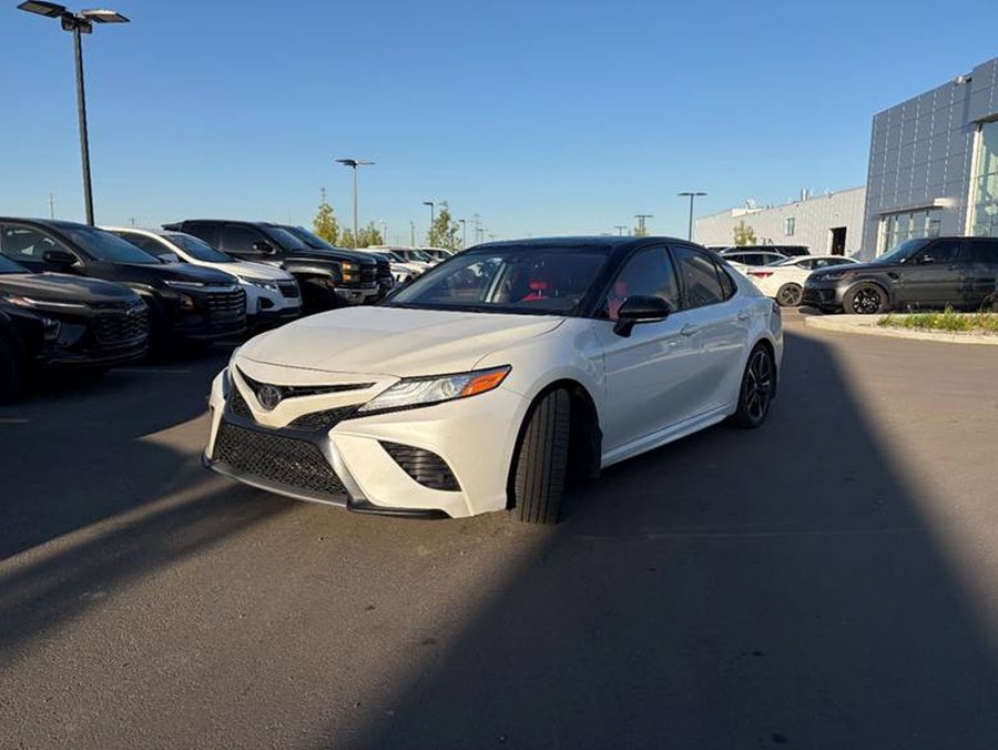 2020 Toyota Camry XSE FWD 2.5L | Panoramic Sunroof Wind Chill w/Black Roof