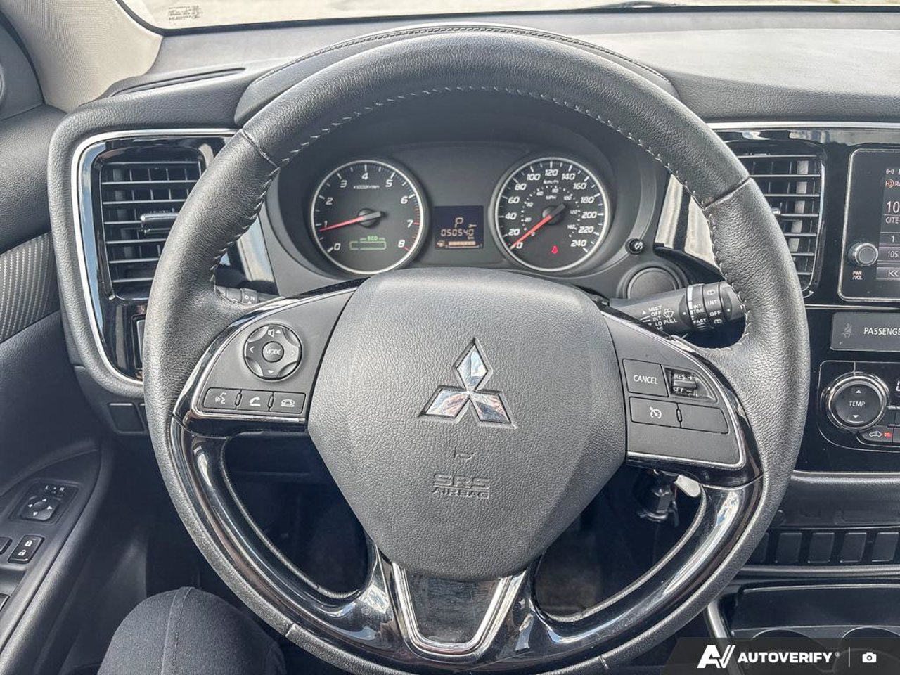 Mitsubishi Outlander JA4AZ2A39JZ619508 2018 Rouge Mirabel - photo #16