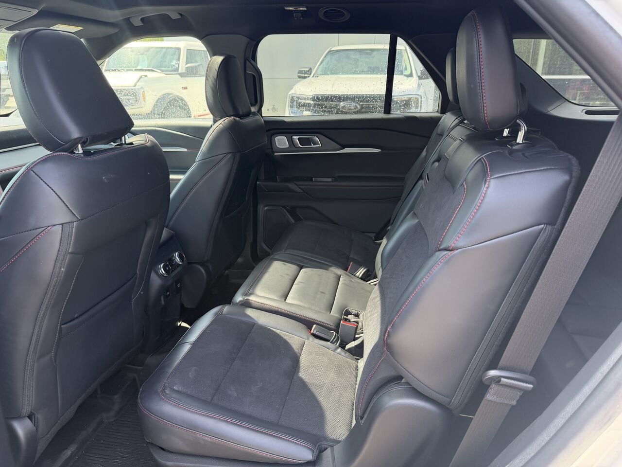 2026 Ford Explorer White Mont-Laurier - photo #12