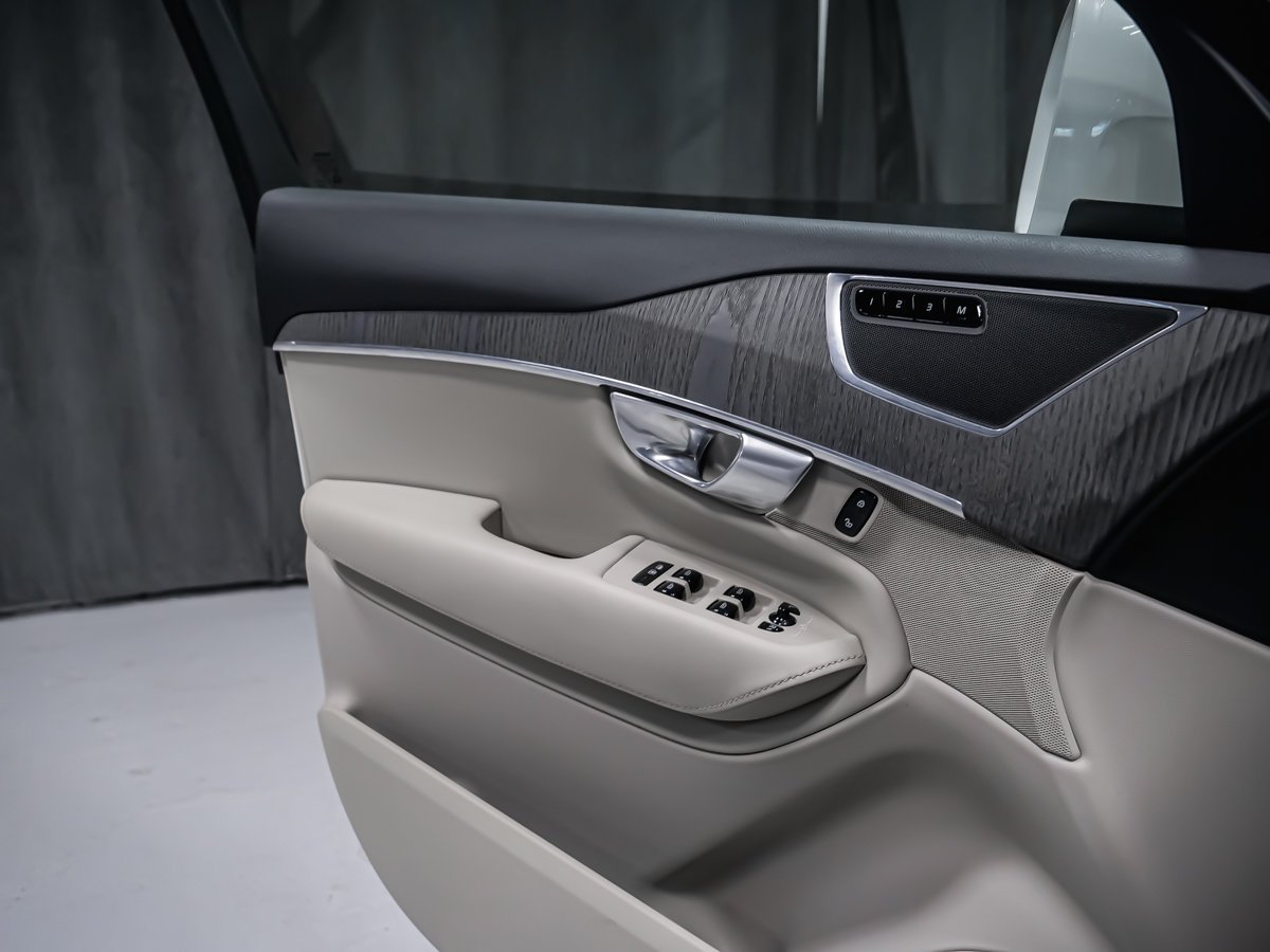 2024 Volvo XC90 Recharge T8 CORE BRIGHT CLIMATE White Montreal - photo #8