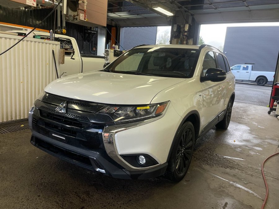 Mitsubishi Outlander ES AWD *TOIT* 7 PLACES SIÈGES CHAUFF CARPLAY USB 2020 Blanc