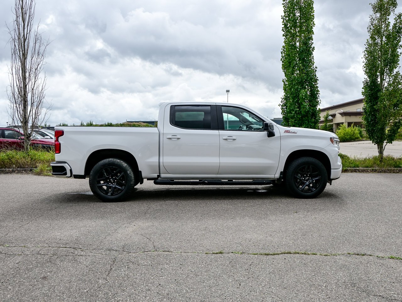 2024 Chevrolet Silverado 1500 4WD Crew Cab 147 RST White Sherwood Park - photo #14