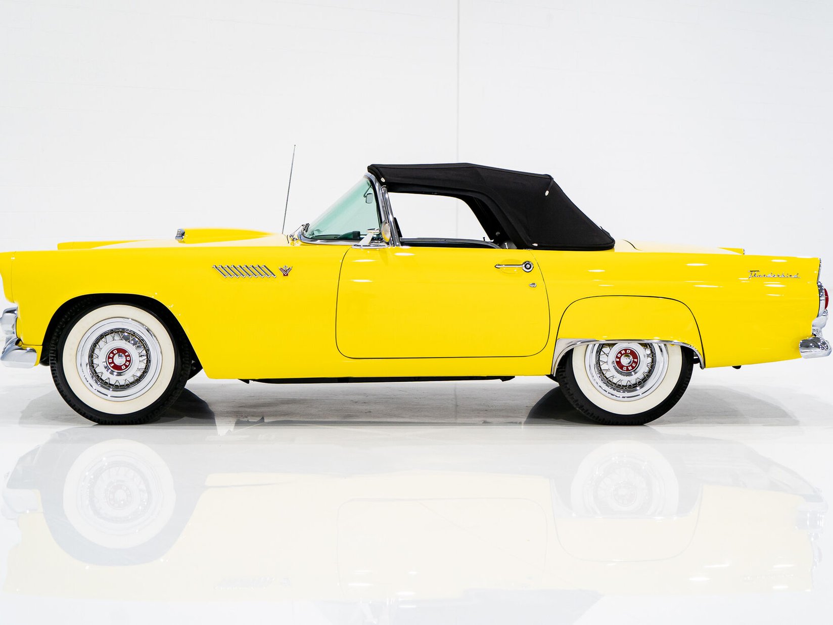 Ford Thunderbird **PRICE IN USD** Fully restored 1955 Montréal - photo #50