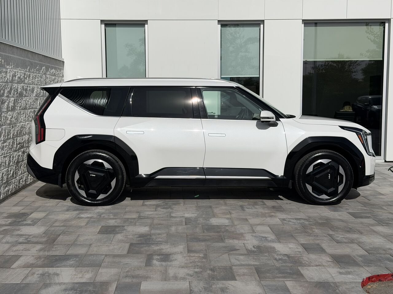 2025 Kia EV9 Land AWD White Laval - photo #3