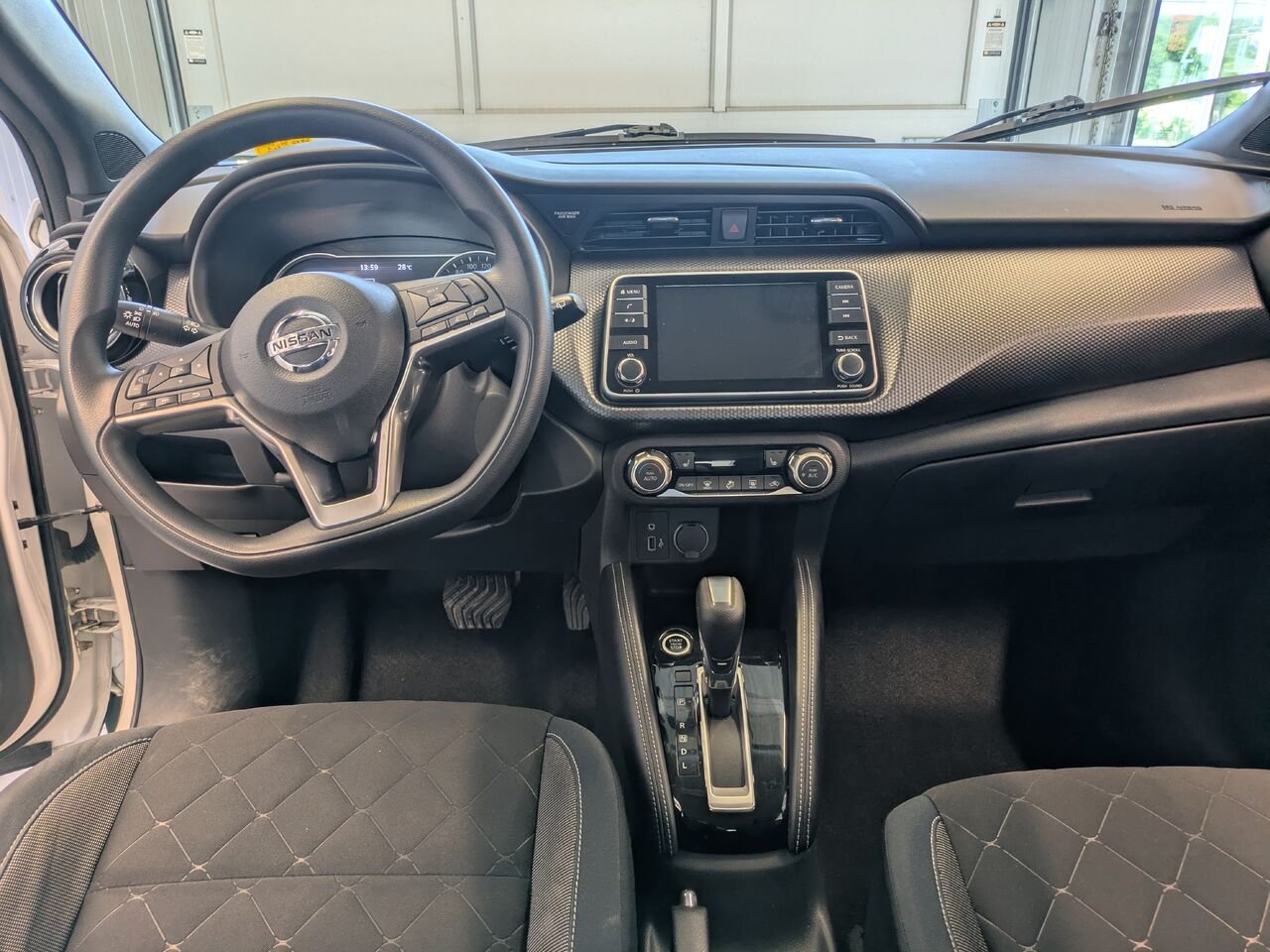 Nissan Kicks 2018 Blanc Gatineau - photo #12