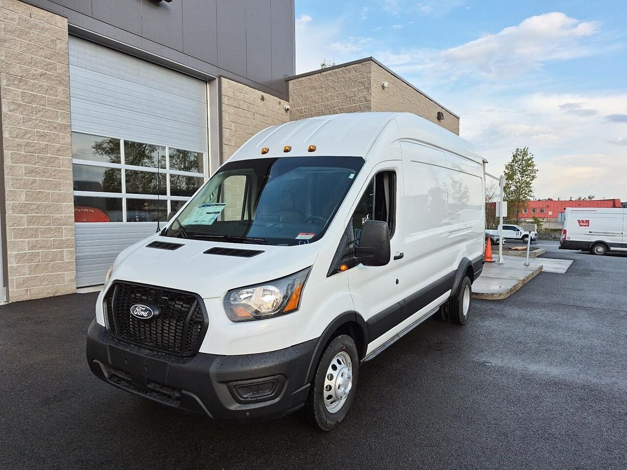 Ford Transit fourgon utilitaire 27027 | BASE 2027 Blanc Oxford Saint-Jérôme - photo #1