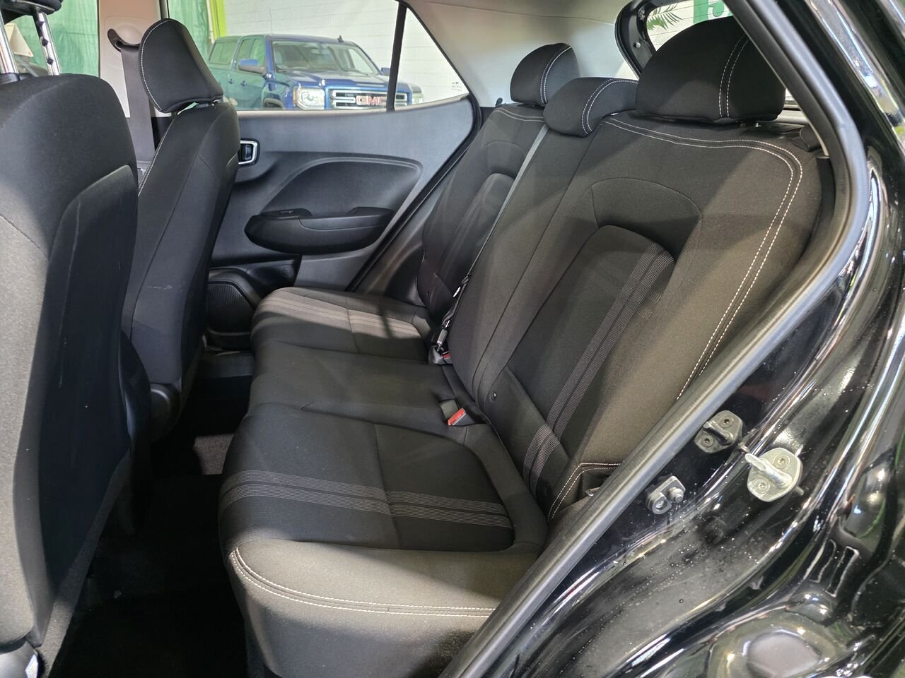 2022 Hyundai Venue Black  - photo #10
