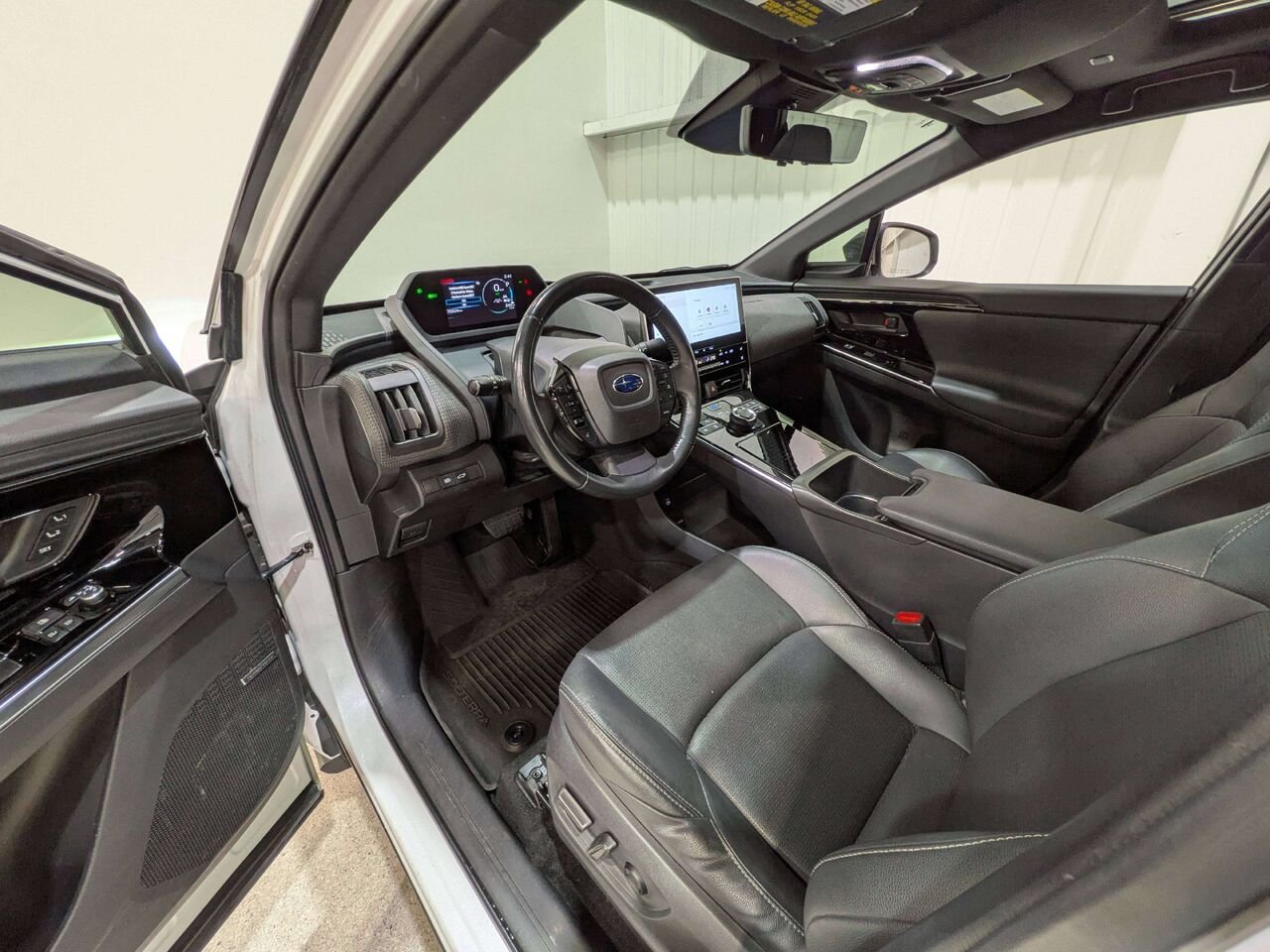 2023 Subaru Solterra AWD w/Luxury Package White Val-David - photo #10