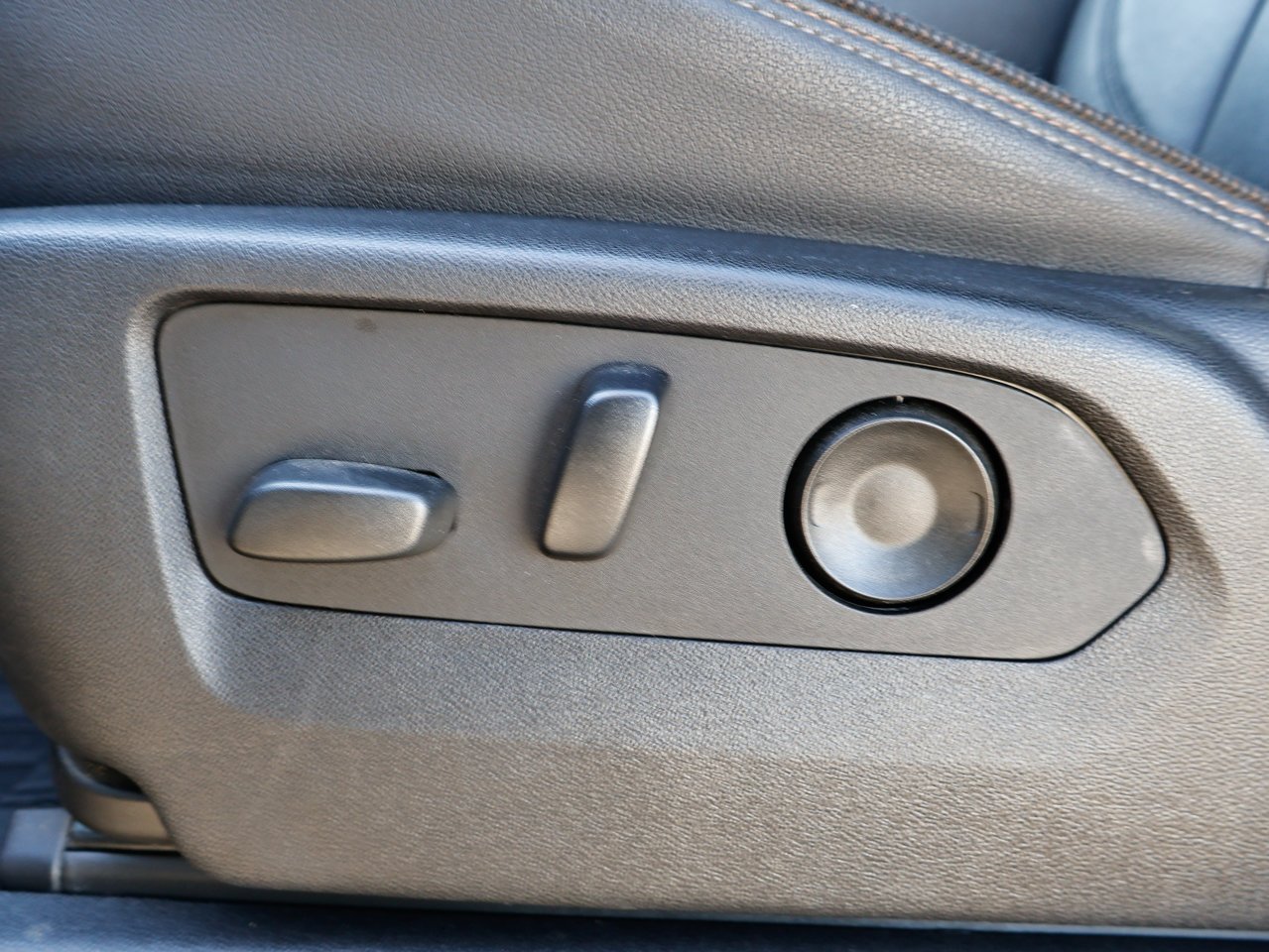 2024 Chevrolet Silverado 3500HD 4WD Crew Cab 159 High Country Black Sherwood Park - photo #17
