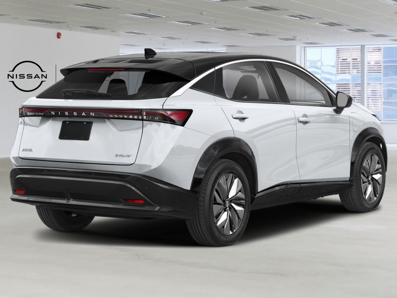 2026 Nissan ARIYA Everest White Pearl Tricoat/Black Diamond Pearl Blainville - photo #2