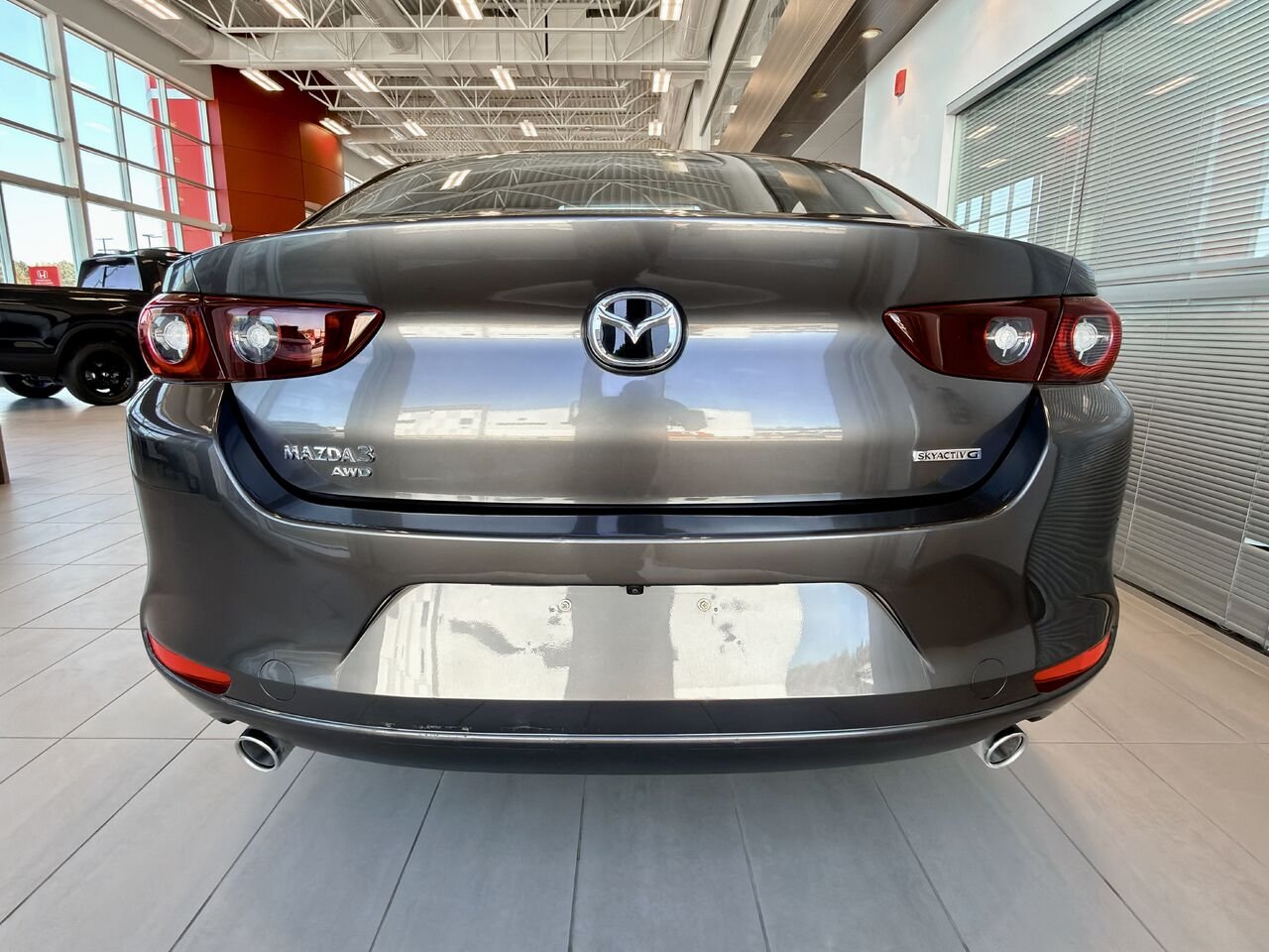2025 Mazda Mazda3 Grey Notre-Dame-des-Prairies - photo #8