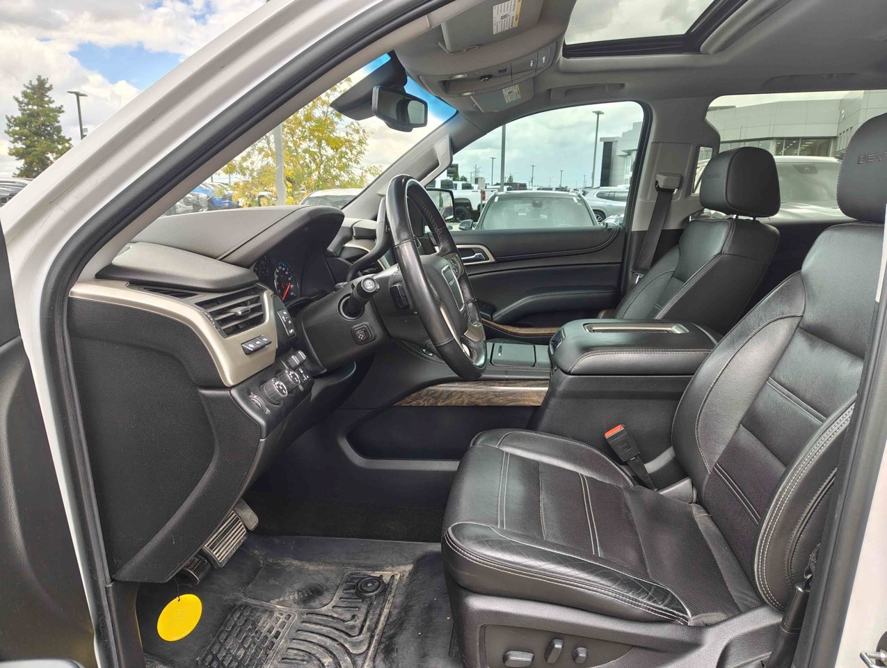 2018 GMC Yukon 4WD 4dr Denali White Sherwood Park - photo #7
