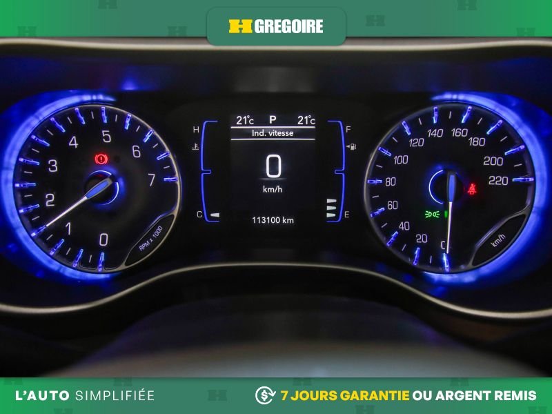 Chrysler Grand Caravan 2023 Blanc Laval - photo #8
