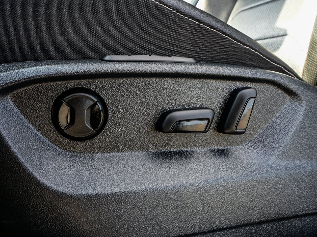 2024 Volkswagen Tiguan Highline R-Line 4MOTION Grey Sherwood Park - photo #17