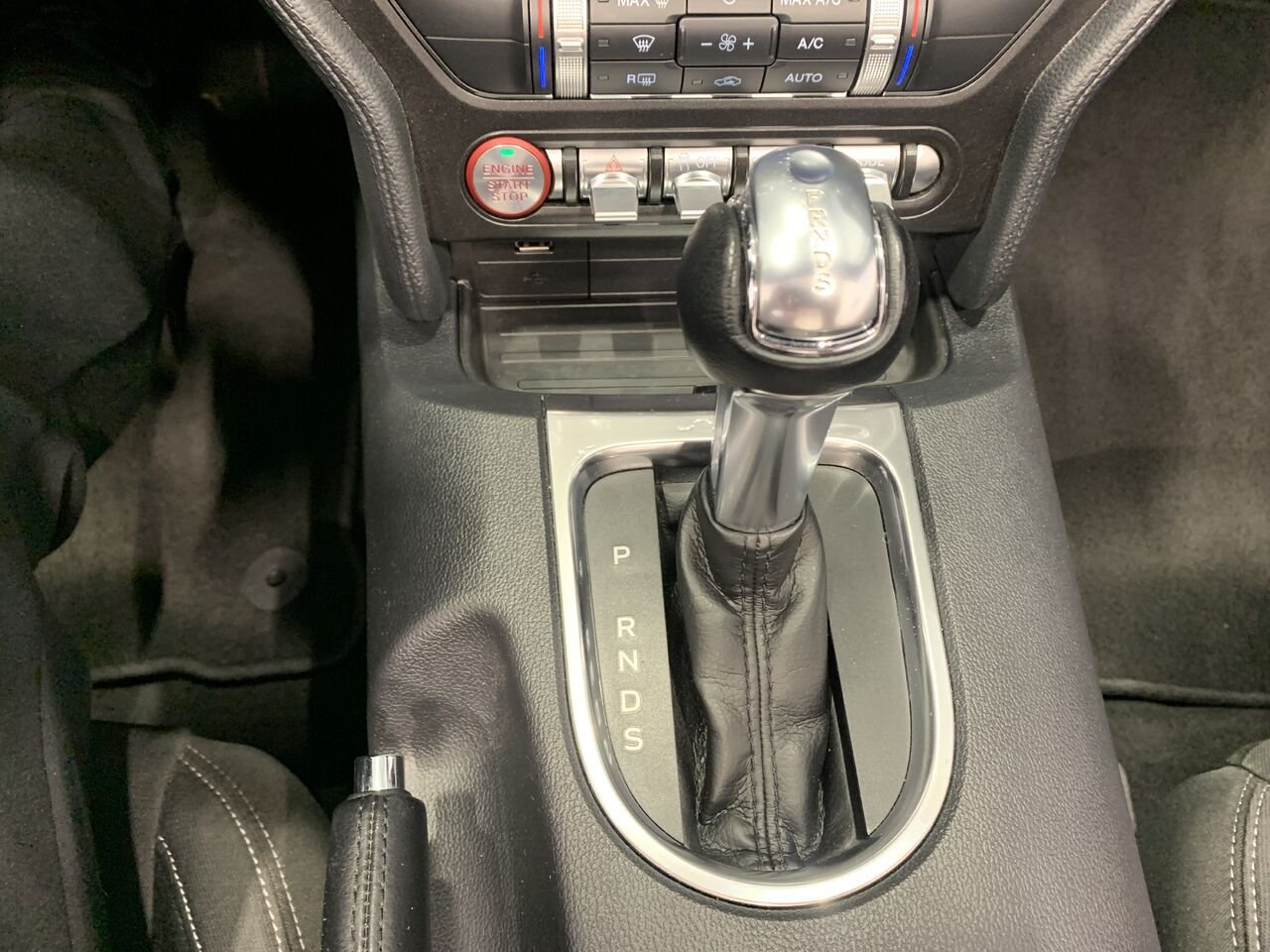 2022 Ford Mustang White Châteauguay - photo #18