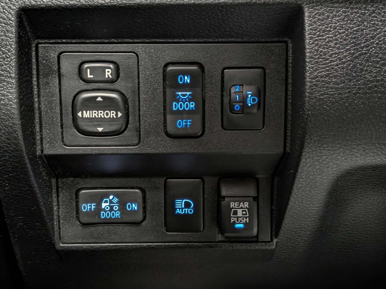 TOYOTA Tundra Grade TRD Sport TRD SPORT Cuir Sièges Chauffants Moteur V8 5.7L 2020 Autre Sherbrooke - photo #15