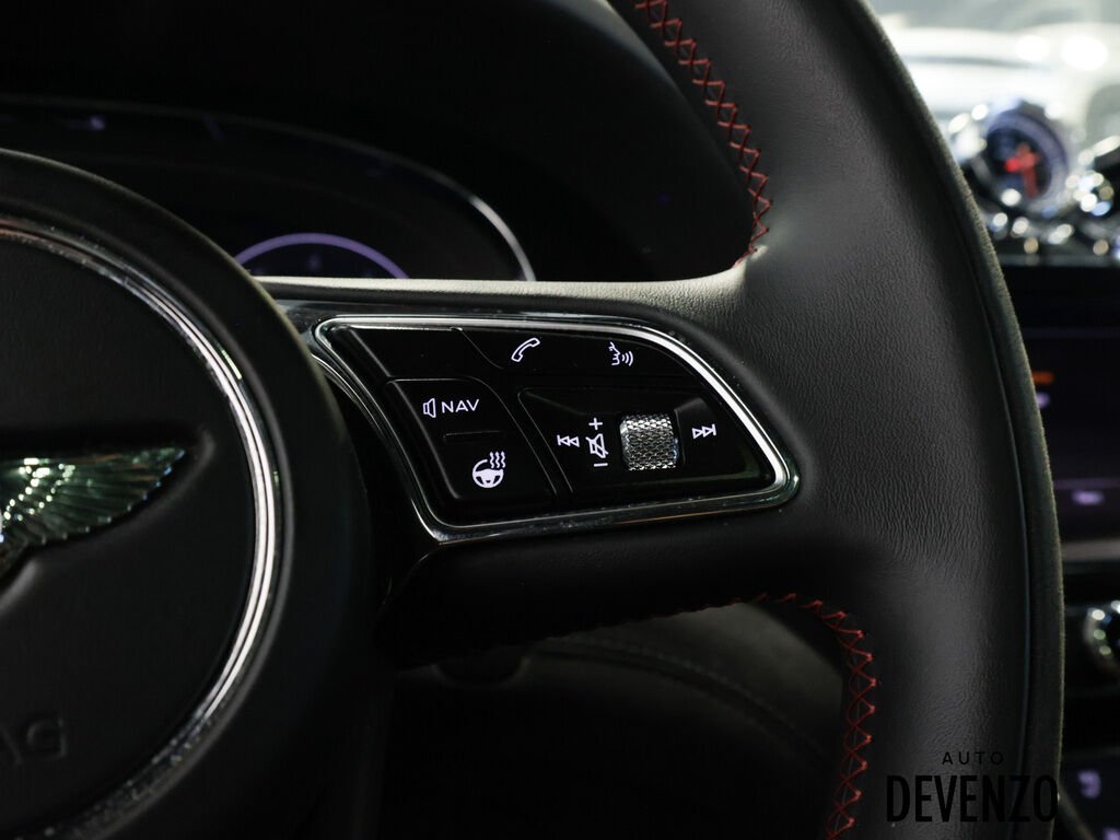 2021 Bentley Bentayga White Saint-Eustache - photo #20