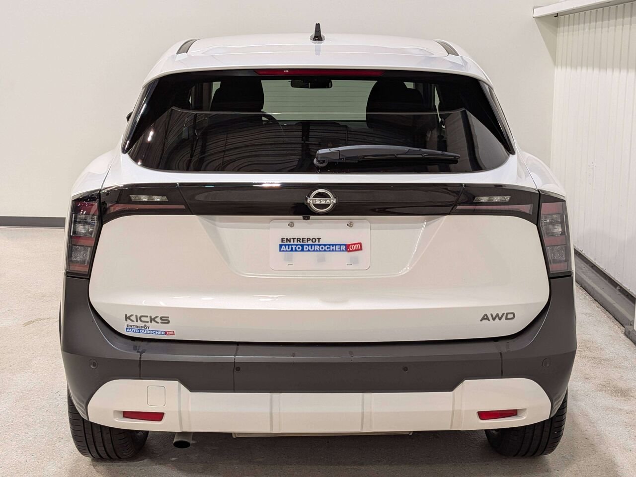 2026 Nissan Kicks SV AWD White Val-David - photo #5
