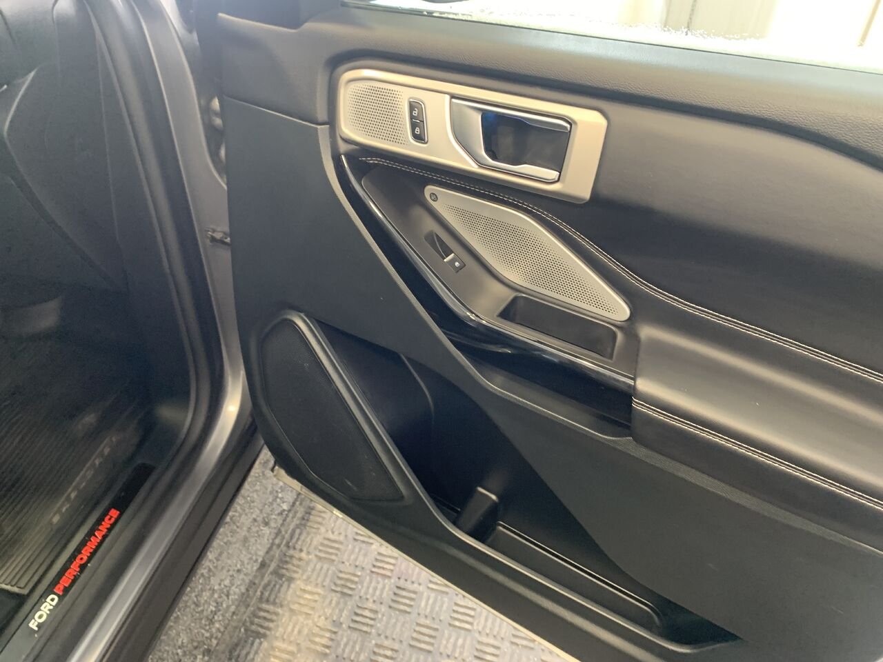 2024 Ford Explorer ST EXPLORER ST 4WD Grey Châteauguay - photo #22