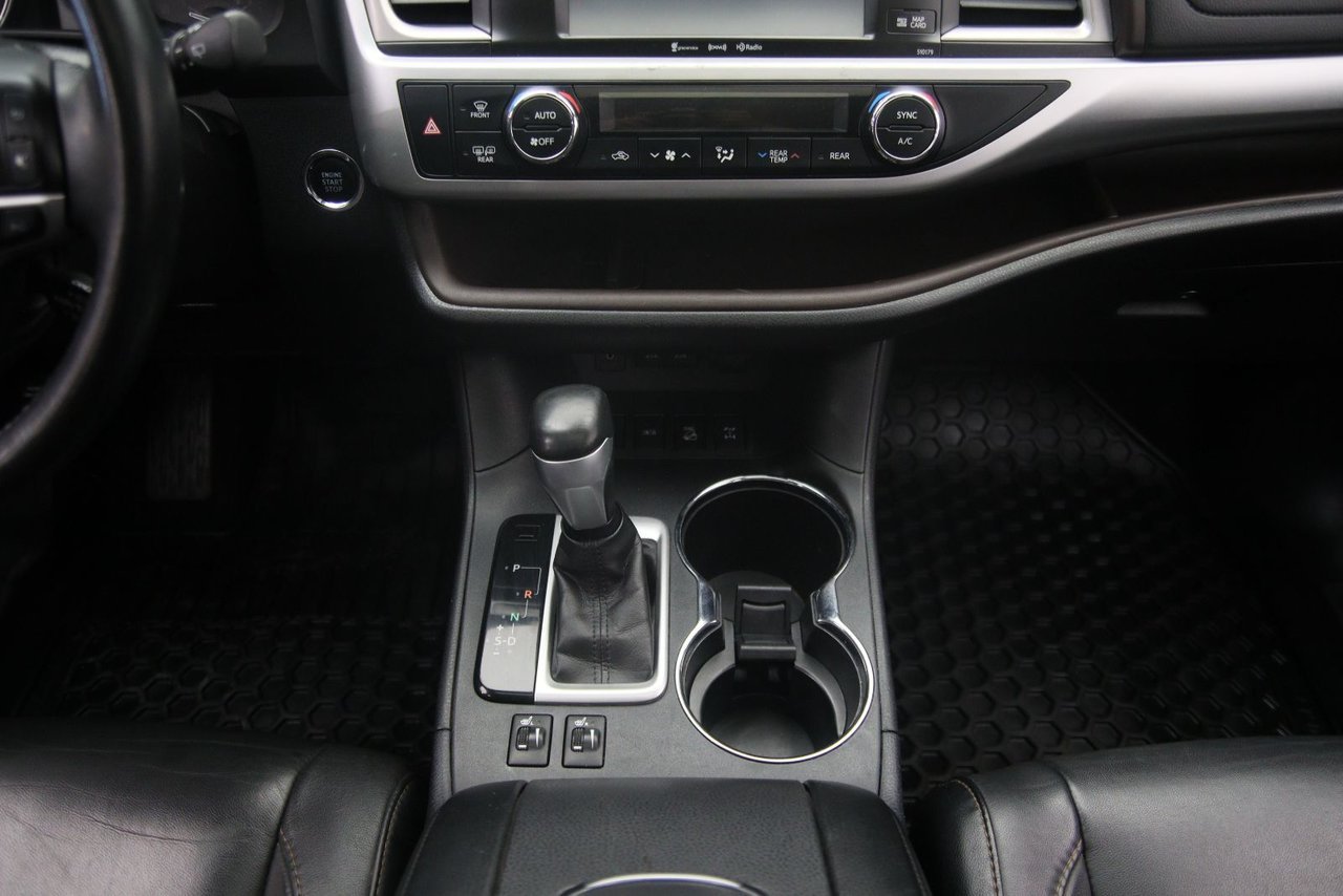 Toyota Highlander XLE 2017 Noir Baie-Comeau - photo #12