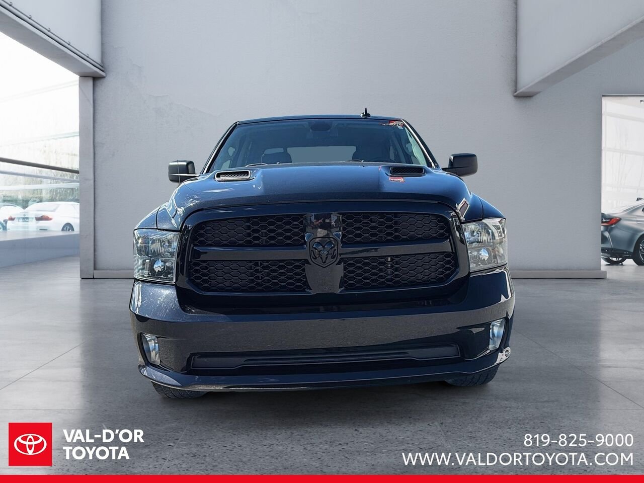 2021 Ram 1500 Classic Express cabine d'équipe 4x4 caisse de 5 pi 7 po Black Val-d'Or - photo #1