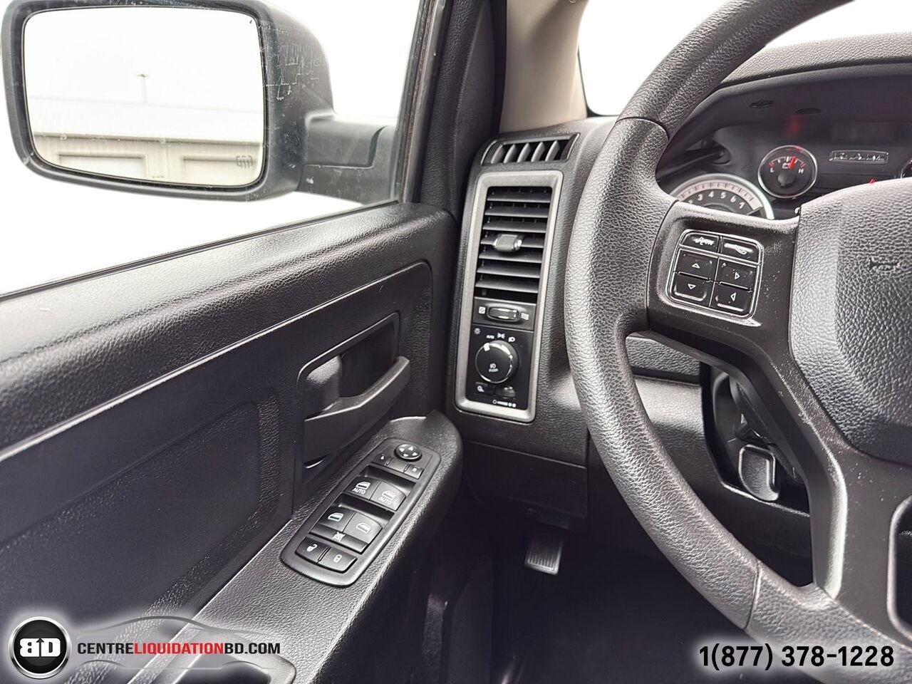 Ram 1500 Classic Express QUAD CAB V6 3.6L 4X4 | BD0187 2021 Noir Granby - photo #17