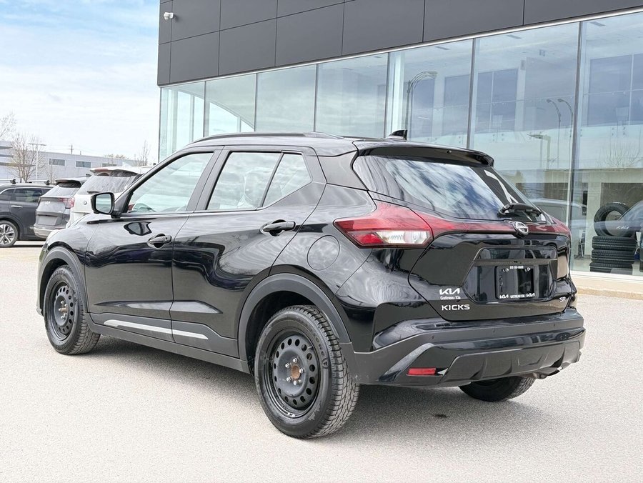 2023 Nissan Kicks SR FWD Black