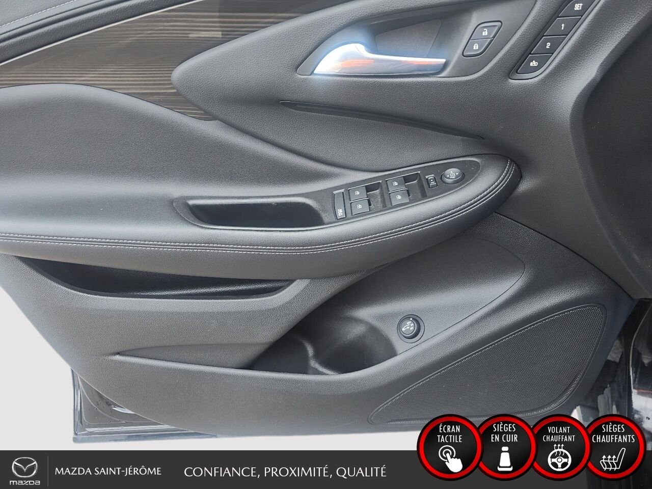 Buick Envision Essence | CUIR | AWD | 2019 Noir Saint-Jérôme - photo #12