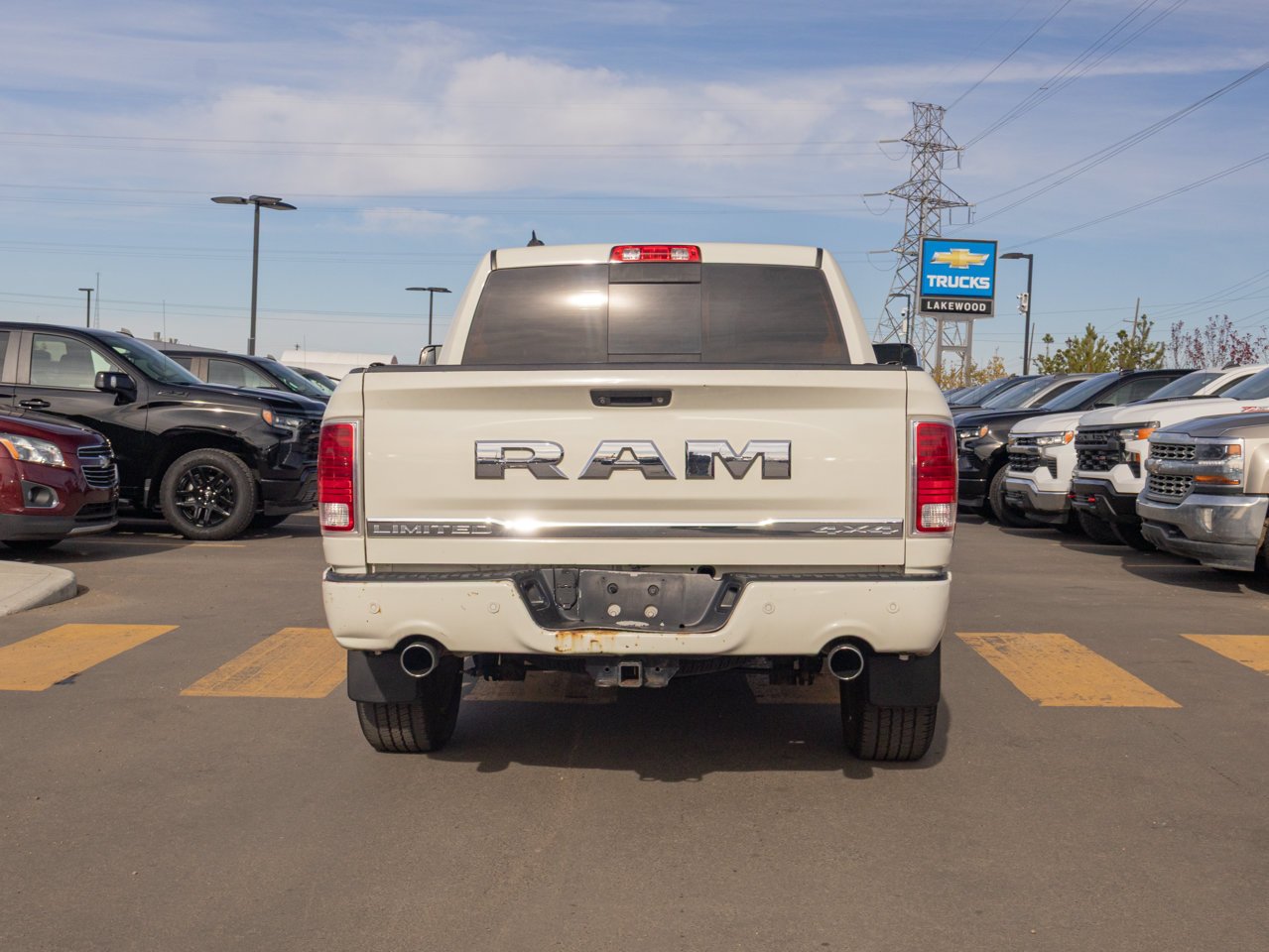 2018 Ram 1500 Limited 4x4 Crew Cab 5'7 Box *Ltd Avail* White Sherwood Park - photo #8