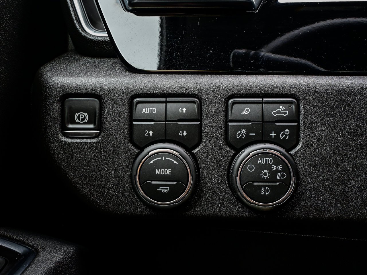 2026 Chevrolet Silverado 1500 4WD Crew Cab 147 RST White Sherwood Park - photo #19