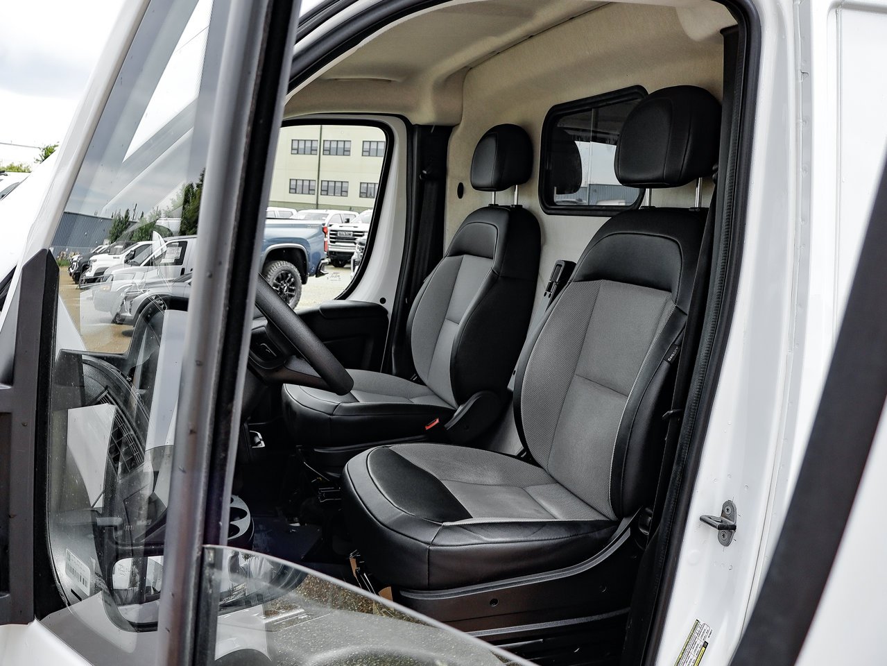 2024 Ram ProMaster Cargo Van Tradesman 3500 Super High Roof 159 WB w/Pass White Sherwood Park - photo #15